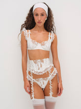 Beau Garter — White