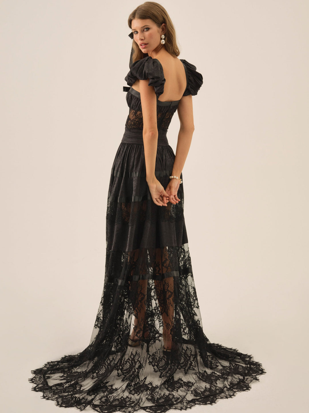 Annabelle Lace Gown — Black